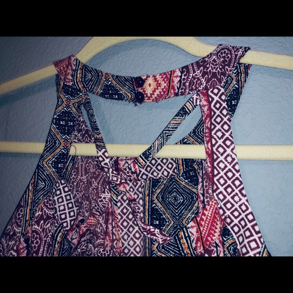 Super cute flowy, strappy, cold shoulder top - Picture 3 of 3